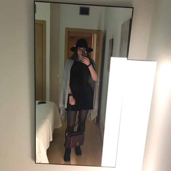 Meet your Posher, Alisa - Picture 2 of 3